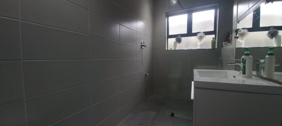 5 Bedroom Property for Sale in Wetton Western Cape